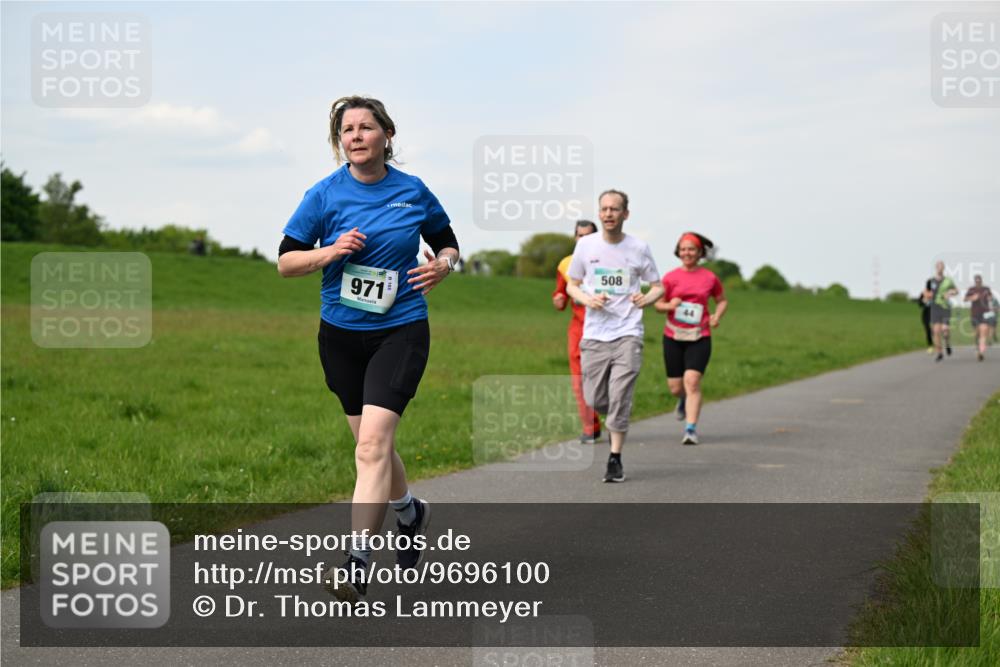 10.05.2026 - 8. Wedeler Halbmarathon Dr. Thomas Lammeyer http://msf.ph/oto/9696100 10.05.2026 11:23:13 Laufen 971, 508 meine-sportfotos.de