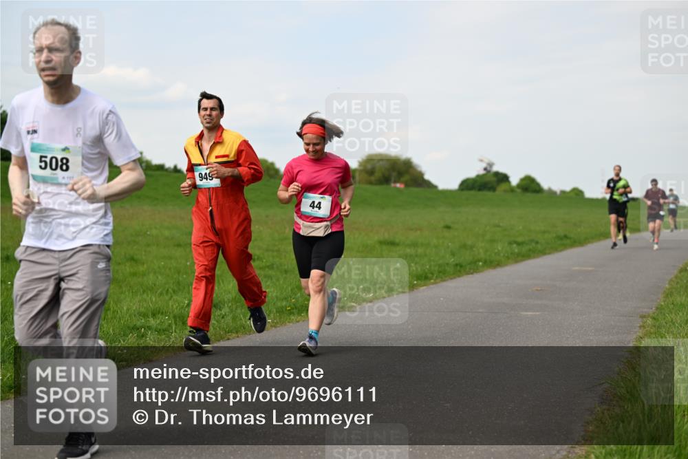 10.05.2026 - 8. Wedeler Halbmarathon Dr. Thomas Lammeyer http://msf.ph/oto/9696111 10.05.2026 11:23:15 Laufen 508, 117, 945 meine-sportfotos.de