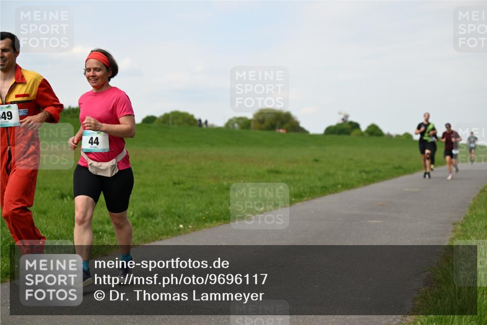 10.05.2026 - 8. Wedeler Halbmarathon Dr. Thomas Lammeyer http://msf.ph/oto/9696117 10.05.2026 11:23:16 Laufen  meine-sportfotos.de