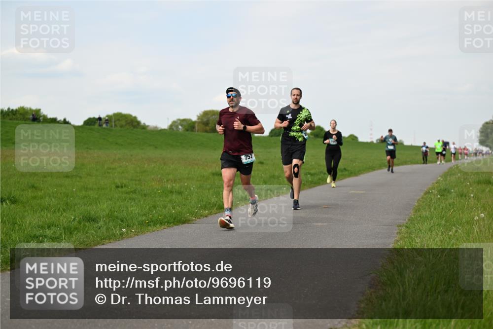 10.05.2026 - 8. Wedeler Halbmarathon Dr. Thomas Lammeyer http://msf.ph/oto/9696119 10.05.2026 11:23:21 Laufen 752 meine-sportfotos.de