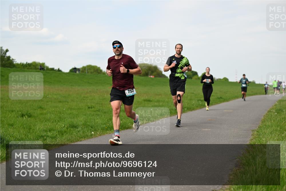10.05.2026 - 8. Wedeler Halbmarathon Dr. Thomas Lammeyer http://msf.ph/oto/9696124 10.05.2026 11:23:21 Laufen 752 meine-sportfotos.de