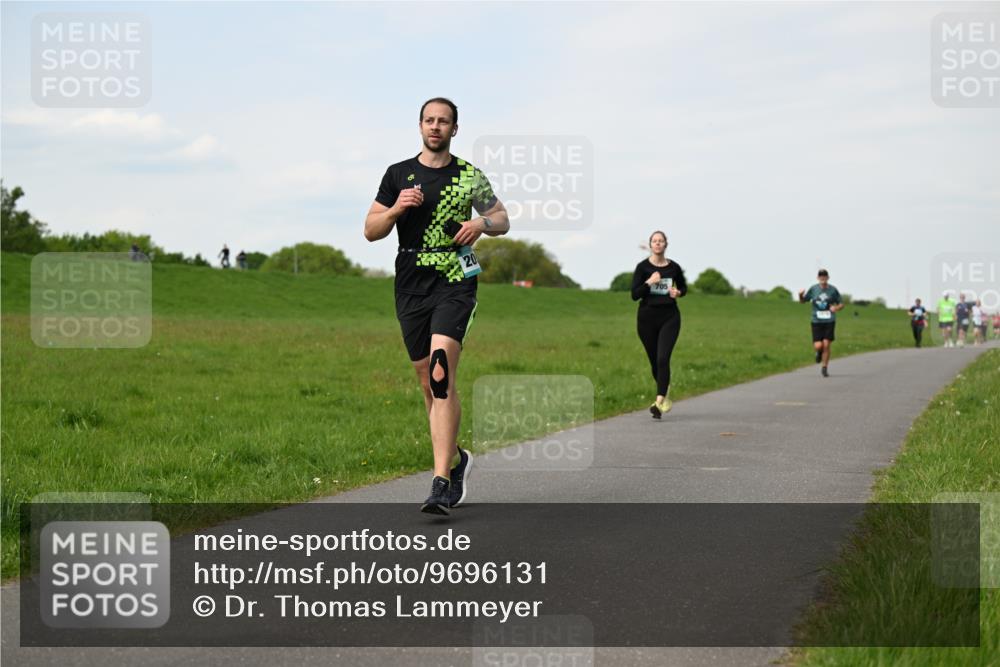 10.05.2026 - 8. Wedeler Halbmarathon Dr. Thomas Lammeyer http://msf.ph/oto/9696131 10.05.2026 11:23:23 Laufen 705 meine-sportfotos.de
