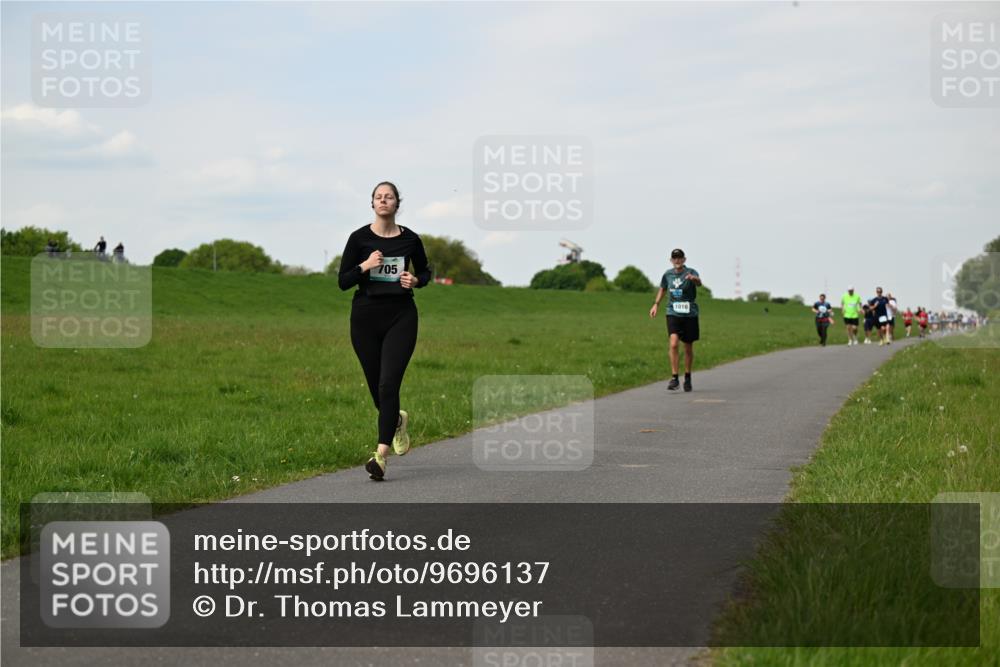 10.05.2026 - 8. Wedeler Halbmarathon Dr. Thomas Lammeyer http://msf.ph/oto/9696137 10.05.2026 11:23:25 Laufen 705, 1010 meine-sportfotos.de