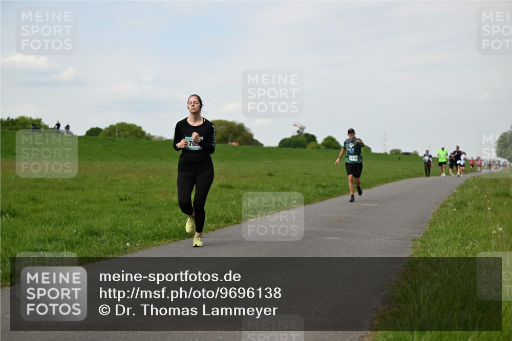 10.05.2026 - 8. Wedeler Halbmarathon Dr. Thomas Lammeyer http://msf.ph/oto/9696138 10.05.2026 11:23:25 Laufen 705, 1010 meine-sportfotos.de