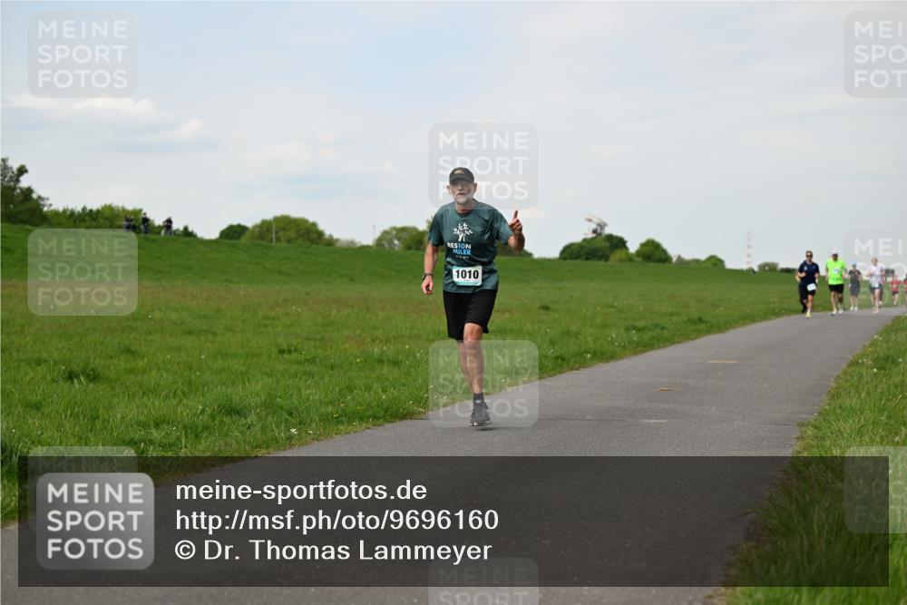 10.05.2026 - 8. Wedeler Halbmarathon Dr. Thomas Lammeyer http://msf.ph/oto/9696160 10.05.2026 11:23:29 Laufen 1010 meine-sportfotos.de