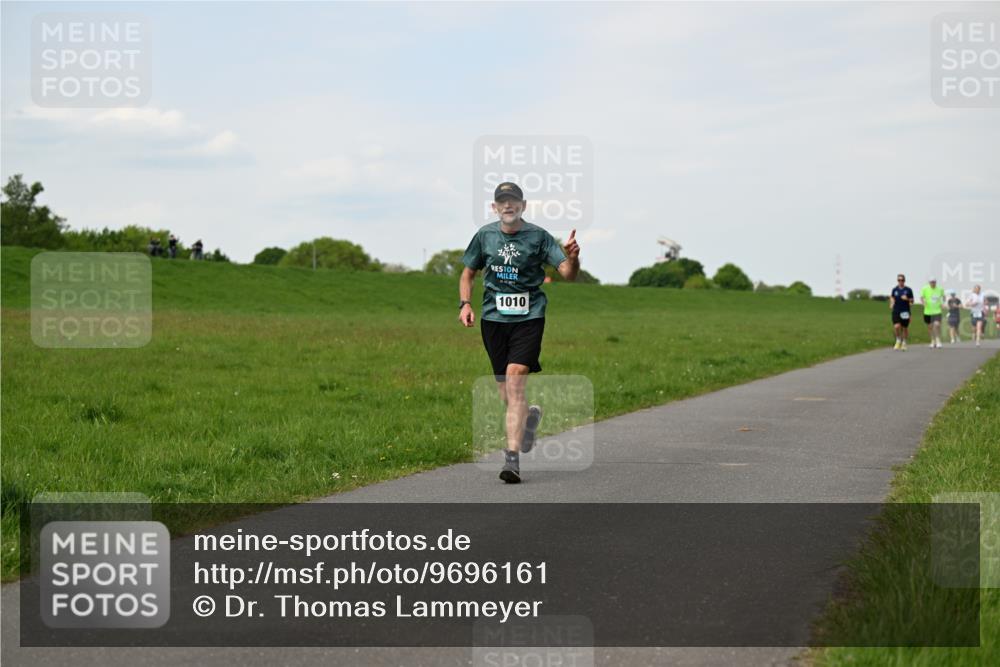 10.05.2026 - 8. Wedeler Halbmarathon Dr. Thomas Lammeyer http://msf.ph/oto/9696161 10.05.2026 11:23:29 Laufen 1010 meine-sportfotos.de