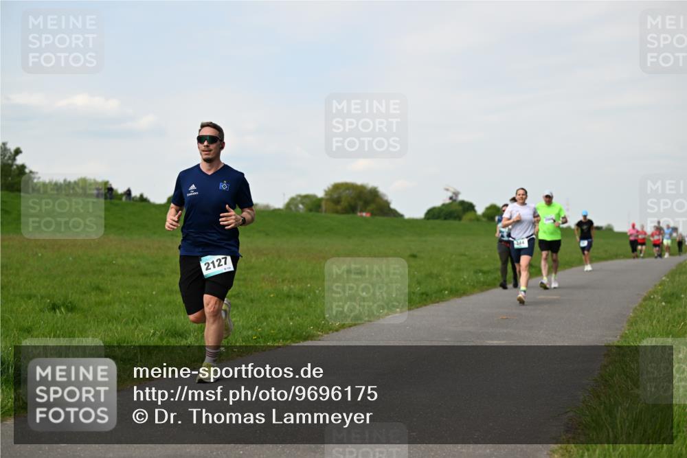 10.05.2026 - 8. Wedeler Halbmarathon Dr. Thomas Lammeyer http://msf.ph/oto/9696175 10.05.2026 11:23:40 Laufen 2127 meine-sportfotos.de