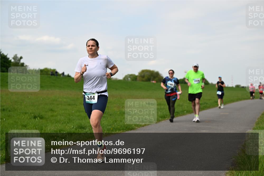 10.05.2026 - 8. Wedeler Halbmarathon Dr. Thomas Lammeyer http://msf.ph/oto/9696197 10.05.2026 11:23:44 Laufen 244 meine-sportfotos.de