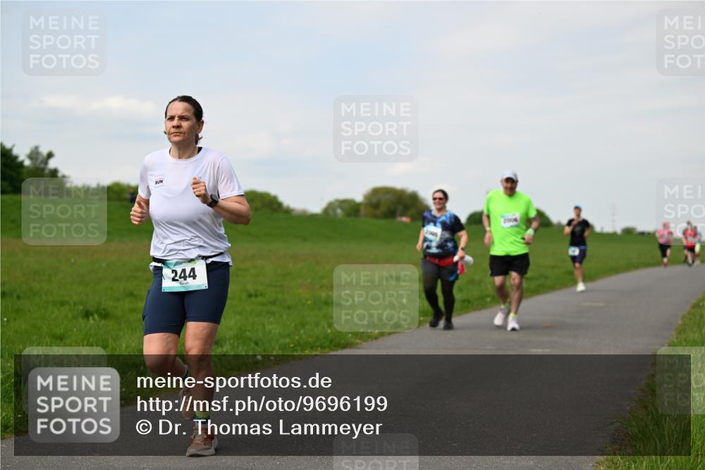10.05.2026 - 8. Wedeler Halbmarathon Dr. Thomas Lammeyer http://msf.ph/oto/9696199 10.05.2026 11:23:44 Laufen 244 meine-sportfotos.de