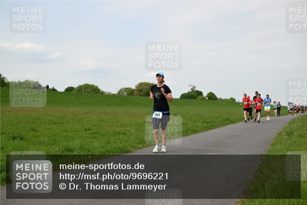 10.05.2026 - 8. Wedeler Halbmarathon Dr. Thomas Lammeyer http://msf.ph/oto/9696221 10.05.2026 11:23:50 Laufen 393 meine-sportfotos.de