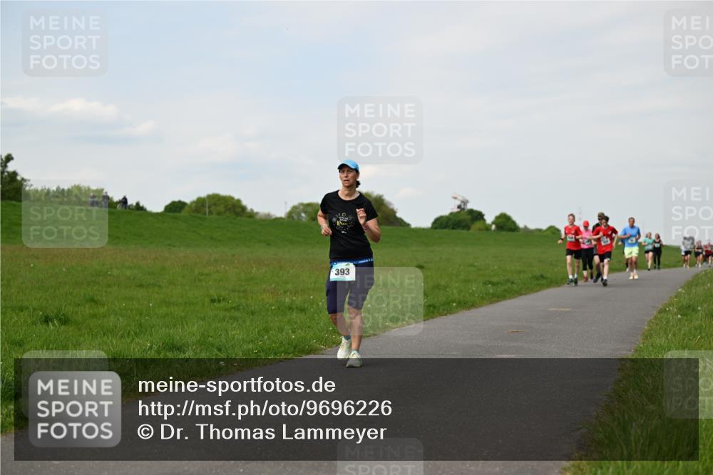 10.05.2026 - 8. Wedeler Halbmarathon Dr. Thomas Lammeyer http://msf.ph/oto/9696226 10.05.2026 11:23:51 Laufen 393 meine-sportfotos.de