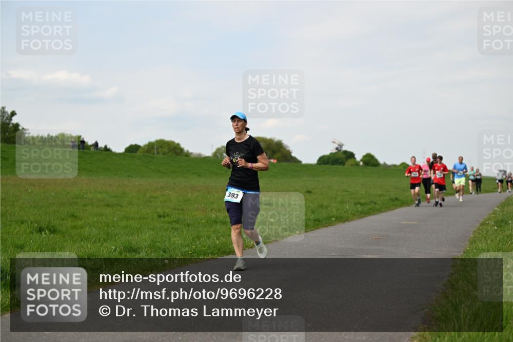 10.05.2026 - 8. Wedeler Halbmarathon Dr. Thomas Lammeyer http://msf.ph/oto/9696228 10.05.2026 11:23:51 Laufen 393 meine-sportfotos.de