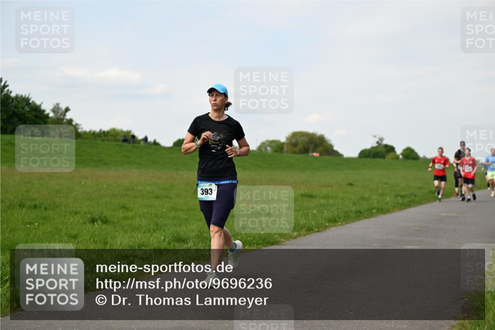 10.05.2026 - 8. Wedeler Halbmarathon Dr. Thomas Lammeyer http://msf.ph/oto/9696236 10.05.2026 11:23:52 Laufen 393 meine-sportfotos.de