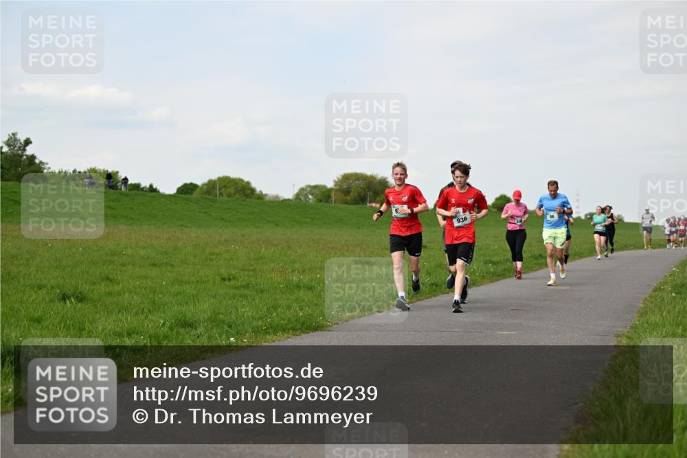 10.05.2026 - 8. Wedeler Halbmarathon Dr. Thomas Lammeyer http://msf.ph/oto/9696239 10.05.2026 11:23:57 Laufen 936 meine-sportfotos.de
