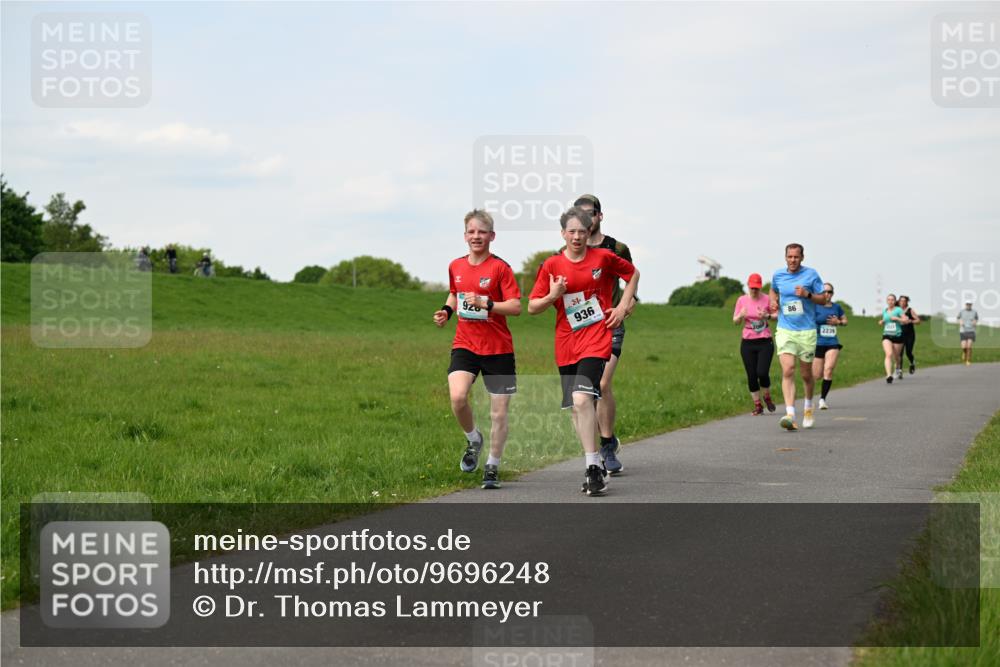 10.05.2026 - 8. Wedeler Halbmarathon Dr. Thomas Lammeyer http://msf.ph/oto/9696248 10.05.2026 11:23:58 Laufen 928, 936, 2239 meine-sportfotos.de