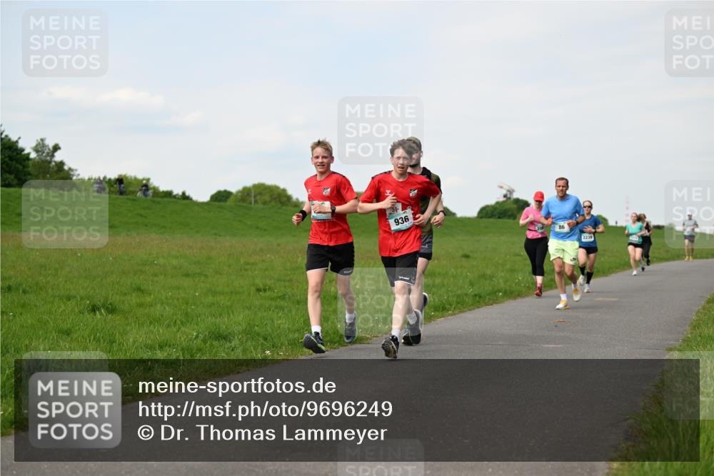 10.05.2026 - 8. Wedeler Halbmarathon Dr. Thomas Lammeyer http://msf.ph/oto/9696249 10.05.2026 11:23:58 Laufen 936, 2239 meine-sportfotos.de