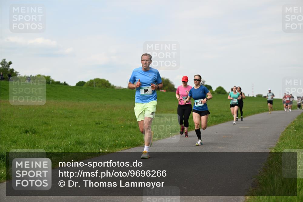 10.05.2026 - 8. Wedeler Halbmarathon Dr. Thomas Lammeyer http://msf.ph/oto/9696266 10.05.2026 11:24:02 Laufen 2239 meine-sportfotos.de