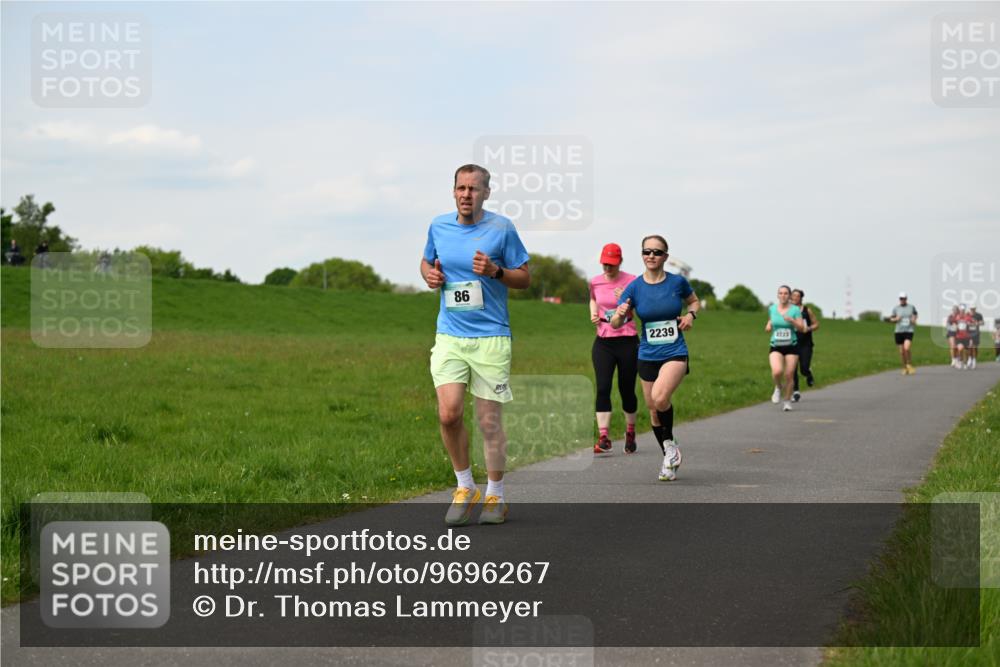 10.05.2026 - 8. Wedeler Halbmarathon Dr. Thomas Lammeyer http://msf.ph/oto/9696267 10.05.2026 11:24:02 Laufen 2239 meine-sportfotos.de