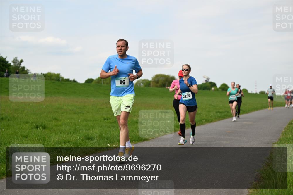 10.05.2026 - 8. Wedeler Halbmarathon Dr. Thomas Lammeyer http://msf.ph/oto/9696270 10.05.2026 11:24:02 Laufen 2239, 2221 meine-sportfotos.de