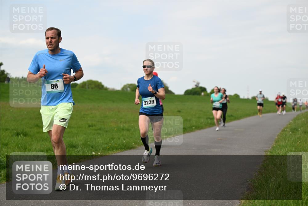 10.05.2026 - 8. Wedeler Halbmarathon Dr. Thomas Lammeyer http://msf.ph/oto/9696272 10.05.2026 11:24:03 Laufen 2239 meine-sportfotos.de