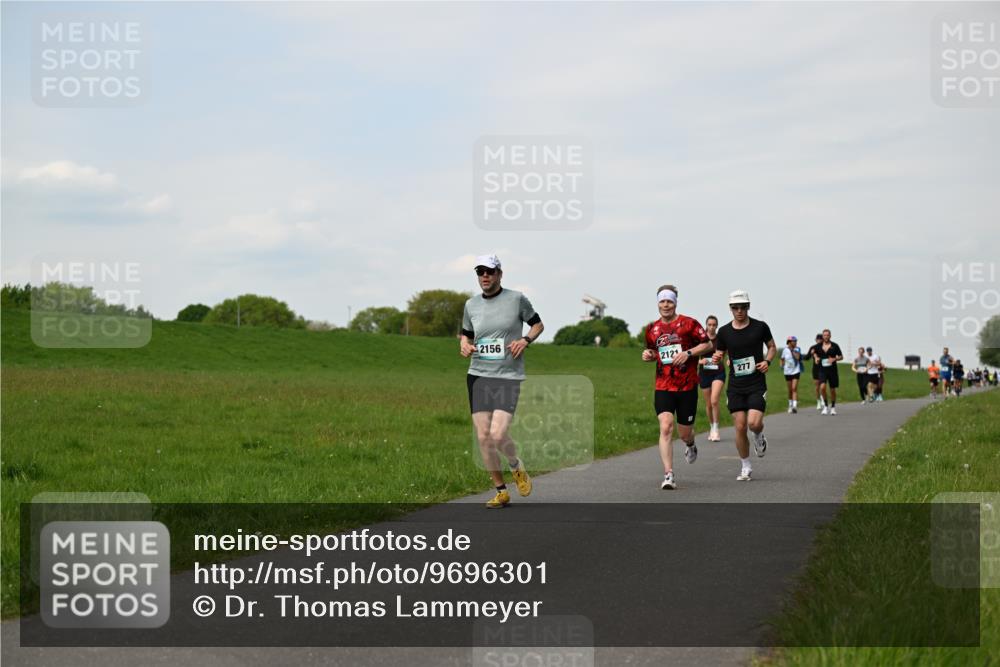 10.05.2026 - 8. Wedeler Halbmarathon Dr. Thomas Lammeyer http://msf.ph/oto/9696301 10.05.2026 11:24:11 Laufen 2156, 2121, 277 meine-sportfotos.de
