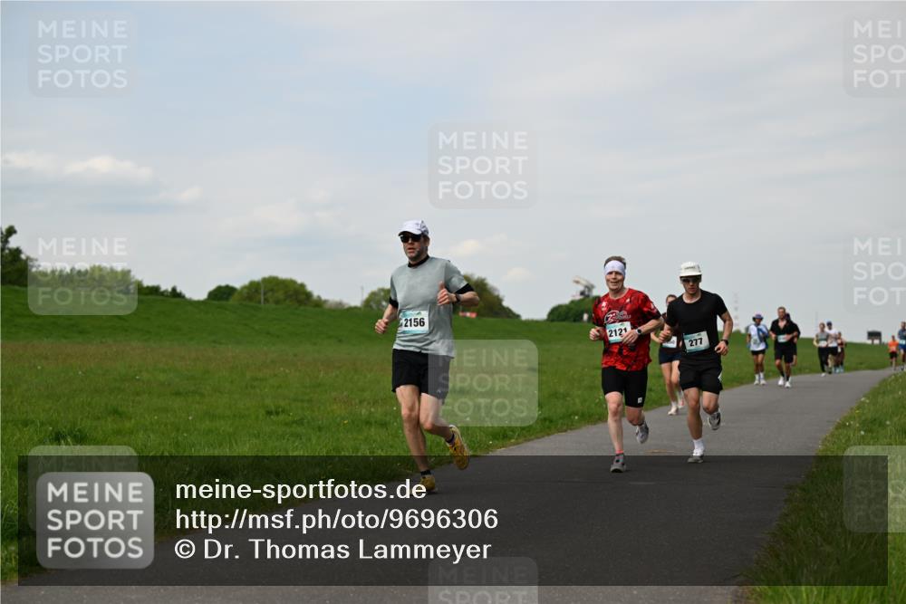 10.05.2026 - 8. Wedeler Halbmarathon Dr. Thomas Lammeyer http://msf.ph/oto/9696306 10.05.2026 11:24:12 Laufen 2156, 2121, 277 meine-sportfotos.de