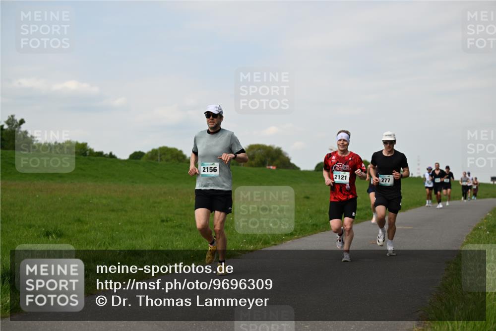 10.05.2026 - 8. Wedeler Halbmarathon Dr. Thomas Lammeyer http://msf.ph/oto/9696309 10.05.2026 11:24:12 Laufen 2156, 2121, 277 meine-sportfotos.de