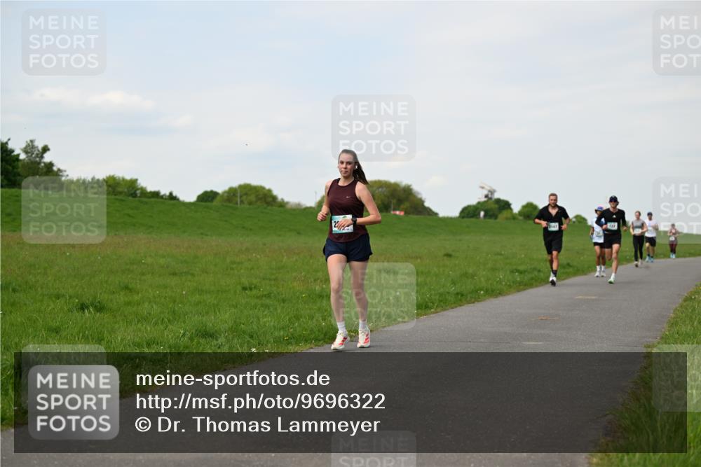10.05.2026 - 8. Wedeler Halbmarathon Dr. Thomas Lammeyer http://msf.ph/oto/9696322 10.05.2026 11:24:16 Laufen  meine-sportfotos.de