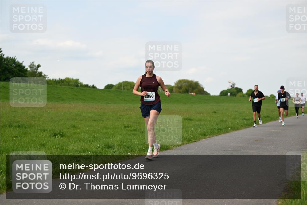 10.05.2026 - 8. Wedeler Halbmarathon Dr. Thomas Lammeyer http://msf.ph/oto/9696325 10.05.2026 11:24:16 Laufen 2050 meine-sportfotos.de
