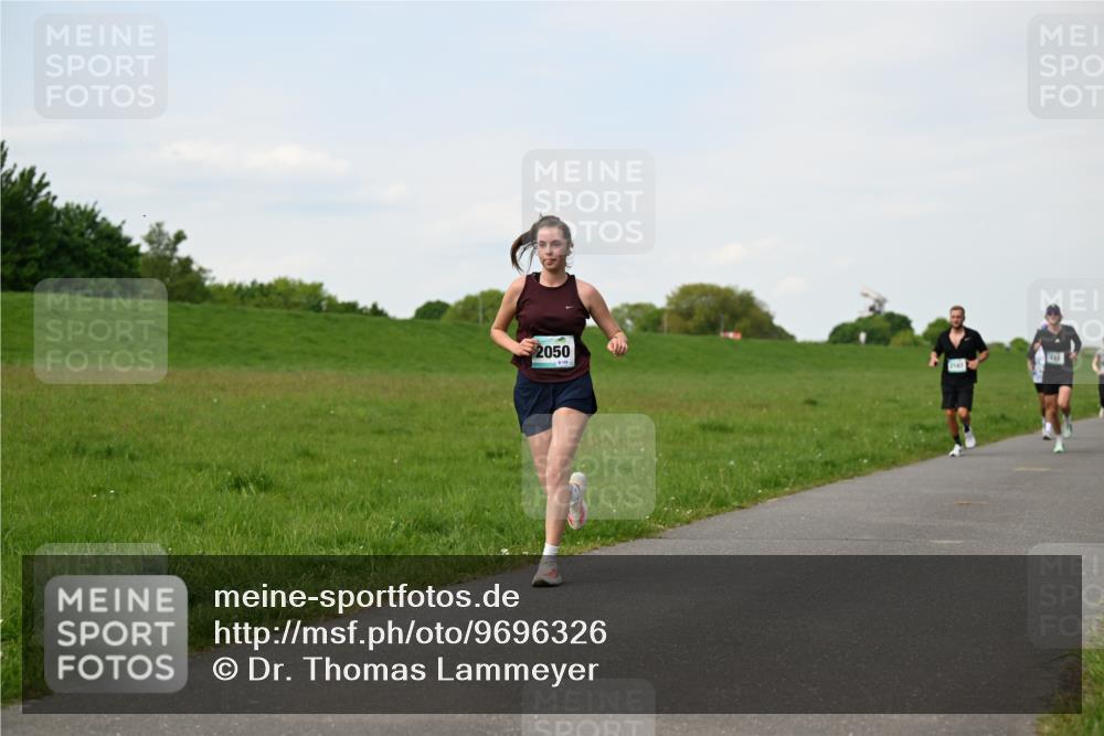 10.05.2026 - 8. Wedeler Halbmarathon Dr. Thomas Lammeyer http://msf.ph/oto/9696326 10.05.2026 11:24:16 Laufen 2050 meine-sportfotos.de