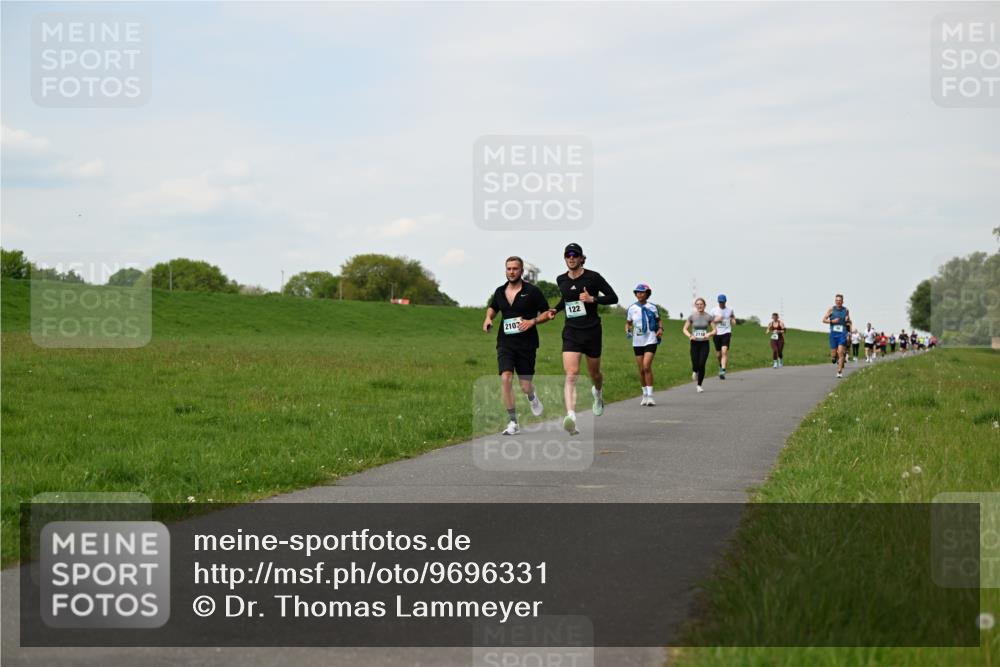 10.05.2026 - 8. Wedeler Halbmarathon Dr. Thomas Lammeyer http://msf.ph/oto/9696331 10.05.2026 11:24:18 Laufen 2107, 122 meine-sportfotos.de