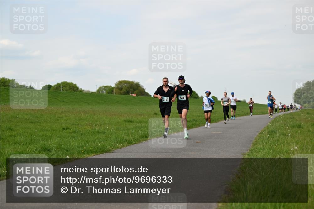10.05.2026 - 8. Wedeler Halbmarathon Dr. Thomas Lammeyer http://msf.ph/oto/9696333 10.05.2026 11:24:19 Laufen 122, 2107 meine-sportfotos.de