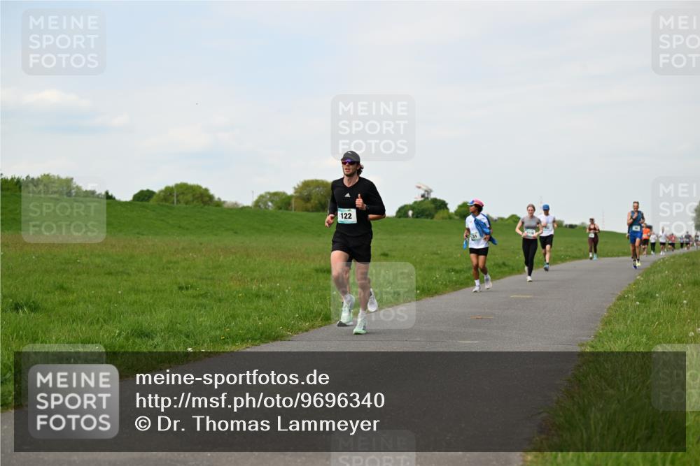 10.05.2026 - 8. Wedeler Halbmarathon Dr. Thomas Lammeyer http://msf.ph/oto/9696340 10.05.2026 11:24:20 Laufen 122 meine-sportfotos.de