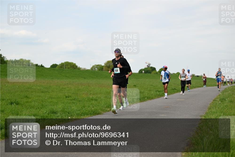 10.05.2026 - 8. Wedeler Halbmarathon Dr. Thomas Lammeyer http://msf.ph/oto/9696341 10.05.2026 11:24:20 Laufen 122 meine-sportfotos.de
