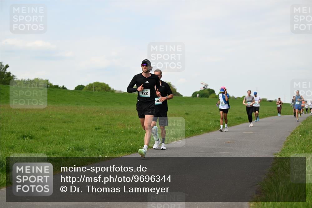 10.05.2026 - 8. Wedeler Halbmarathon Dr. Thomas Lammeyer http://msf.ph/oto/9696344 10.05.2026 11:24:20 Laufen 122 meine-sportfotos.de