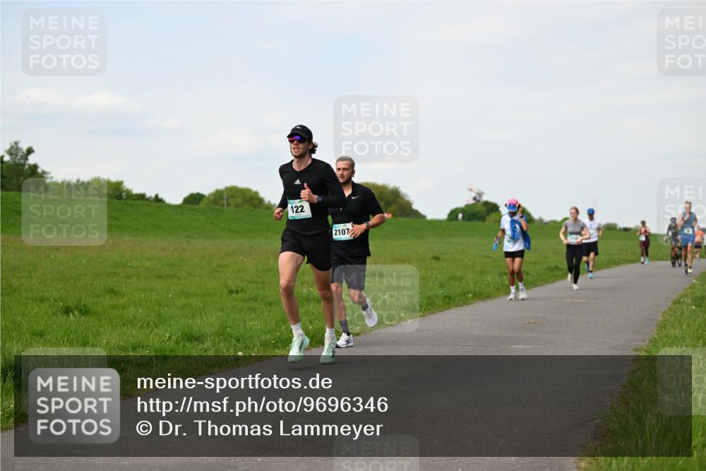 10.05.2026 - 8. Wedeler Halbmarathon Dr. Thomas Lammeyer http://msf.ph/oto/9696346 10.05.2026 11:24:20 Laufen 122, 2107 meine-sportfotos.de