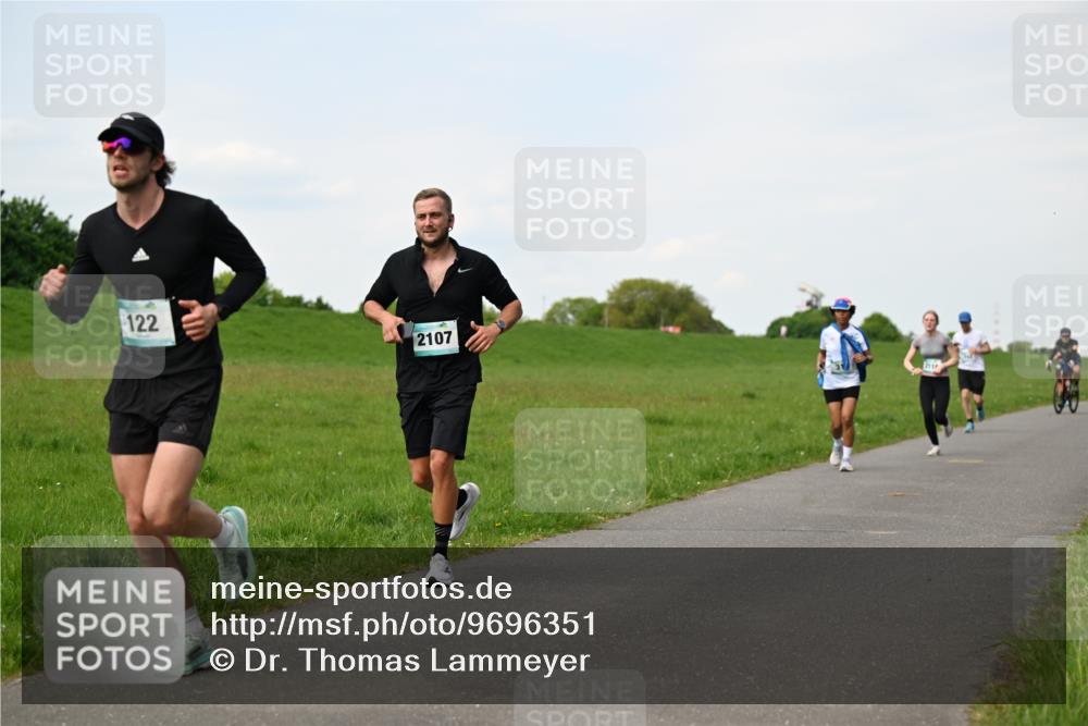 10.05.2026 - 8. Wedeler Halbmarathon Dr. Thomas Lammeyer http://msf.ph/oto/9696351 10.05.2026 11:24:22 Laufen 122, 2107, 2117 meine-sportfotos.de