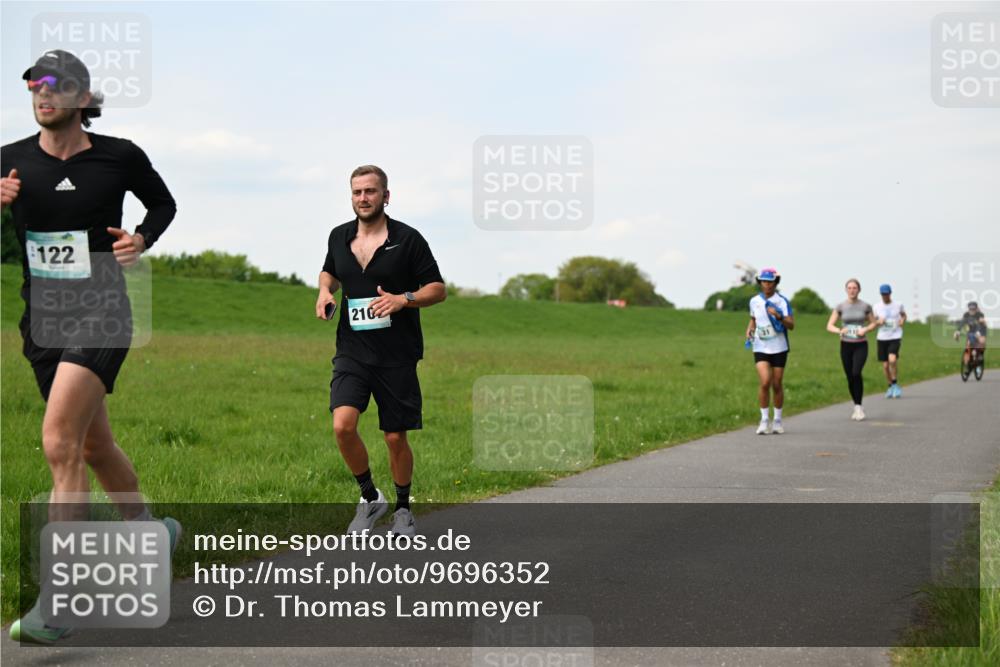 10.05.2026 - 8. Wedeler Halbmarathon Dr. Thomas Lammeyer http://msf.ph/oto/9696352 10.05.2026 11:24:22 Laufen 122, 210 meine-sportfotos.de