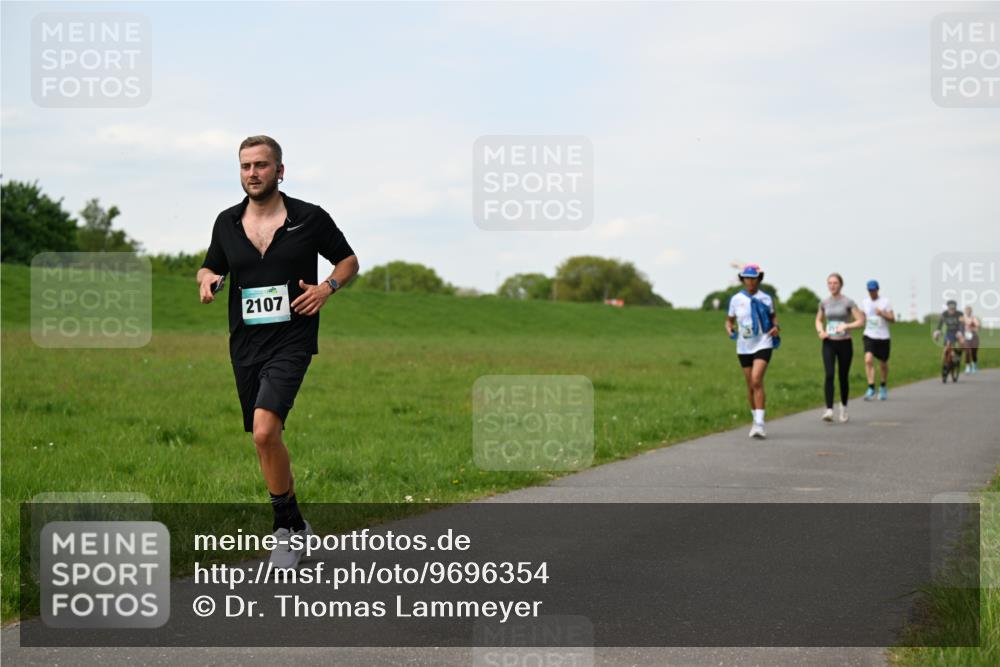10.05.2026 - 8. Wedeler Halbmarathon Dr. Thomas Lammeyer http://msf.ph/oto/9696354 10.05.2026 11:24:22 Laufen 2107 meine-sportfotos.de