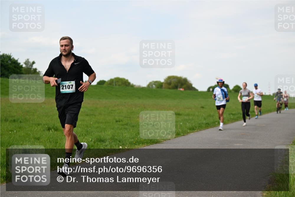 10.05.2026 - 8. Wedeler Halbmarathon Dr. Thomas Lammeyer http://msf.ph/oto/9696356 10.05.2026 11:24:22 Laufen 2107 meine-sportfotos.de