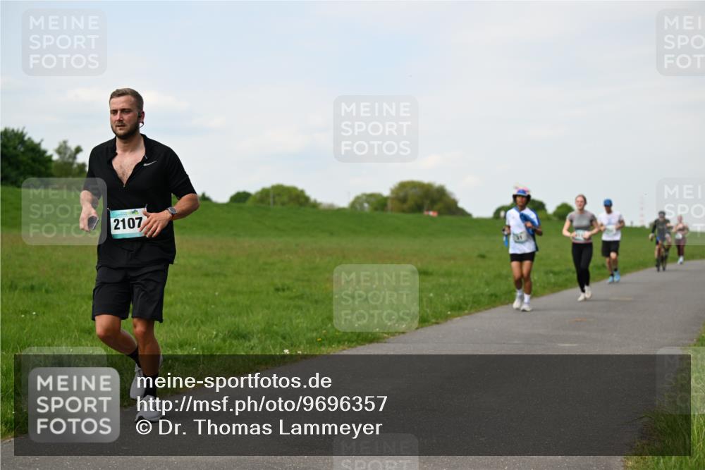 10.05.2026 - 8. Wedeler Halbmarathon Dr. Thomas Lammeyer http://msf.ph/oto/9696357 10.05.2026 11:24:22 Laufen 2107 meine-sportfotos.de