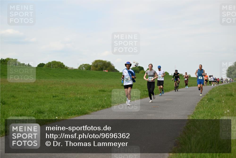 10.05.2026 - 8. Wedeler Halbmarathon Dr. Thomas Lammeyer http://msf.ph/oto/9696362 10.05.2026 11:24:23 Laufen 211, 742 meine-sportfotos.de