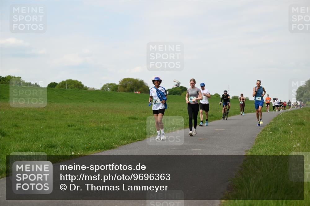10.05.2026 - 8. Wedeler Halbmarathon Dr. Thomas Lammeyer http://msf.ph/oto/9696363 10.05.2026 11:24:24 Laufen 211 meine-sportfotos.de