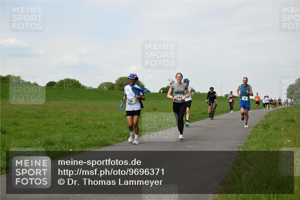 10.05.2026 - 8. Wedeler Halbmarathon Dr. Thomas Lammeyer http://msf.ph/oto/9696371 10.05.2026 11:24:25 Laufen 118 meine-sportfotos.de