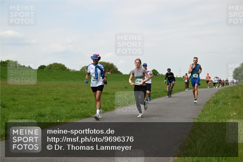 10.05.2026 - 8. Wedeler Halbmarathon Dr. Thomas Lammeyer http://msf.ph/oto/9696376 10.05.2026 11:24:25 Laufen 2118 meine-sportfotos.de