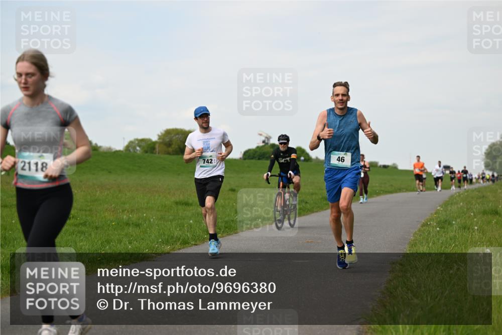 10.05.2026 - 8. Wedeler Halbmarathon Dr. Thomas Lammeyer http://msf.ph/oto/9696380 10.05.2026 11:24:27 Laufen 2118, 742 meine-sportfotos.de