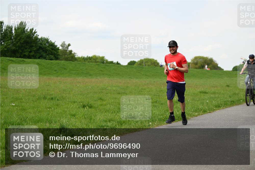 10.05.2026 - 8. Wedeler Halbmarathon Dr. Thomas Lammeyer http://msf.ph/oto/9696490 10.05.2026 11:24:59 Laufen  meine-sportfotos.de