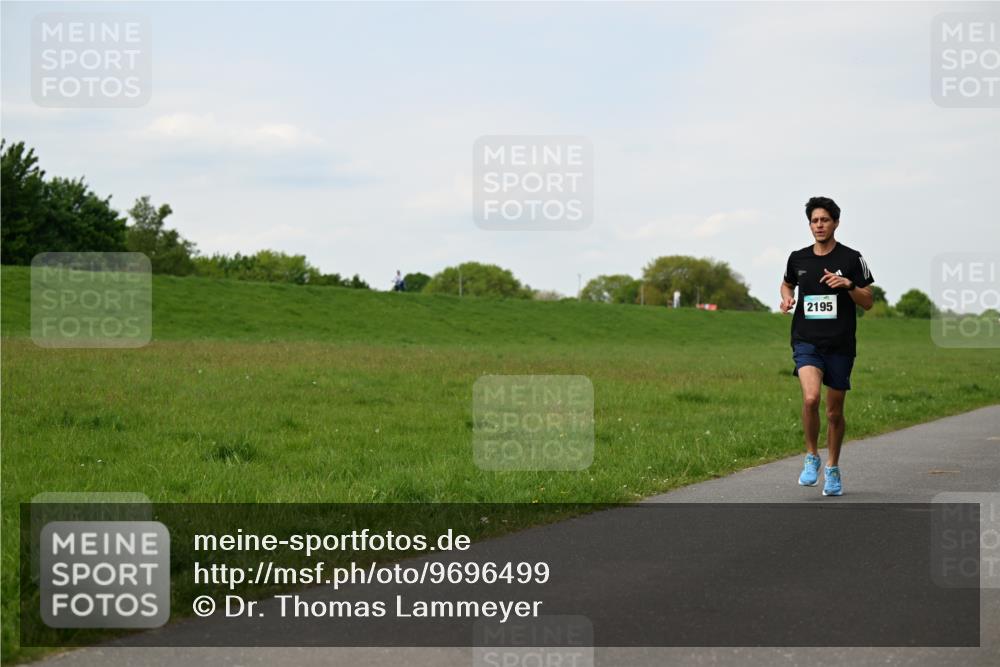 10.05.2026 - 8. Wedeler Halbmarathon Dr. Thomas Lammeyer http://msf.ph/oto/9696499 10.05.2026 11:25:03 Laufen 2195 meine-sportfotos.de