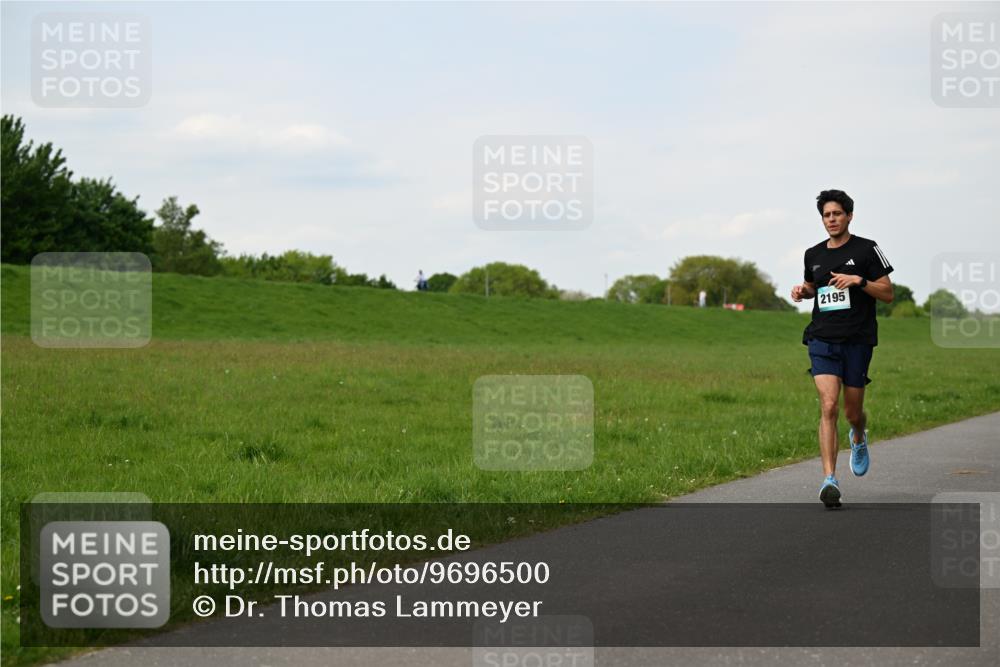 10.05.2026 - 8. Wedeler Halbmarathon Dr. Thomas Lammeyer http://msf.ph/oto/9696500 10.05.2026 11:25:03 Laufen 2195 meine-sportfotos.de