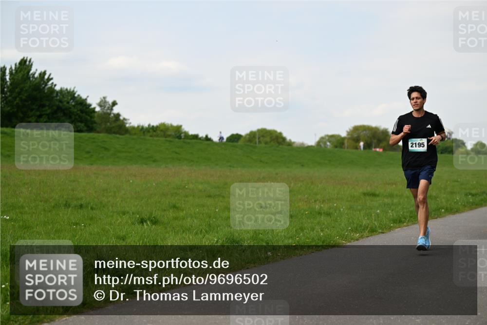 10.05.2026 - 8. Wedeler Halbmarathon Dr. Thomas Lammeyer http://msf.ph/oto/9696502 10.05.2026 11:25:04 Laufen 2195 meine-sportfotos.de